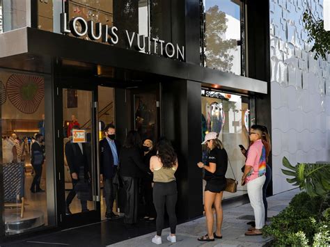 louis vuitton augmente ses prix|Louis Vuitton va augmenter ses prix fac.